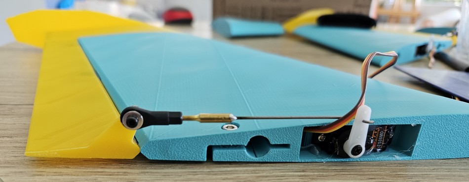 Servo aileron Scimitar